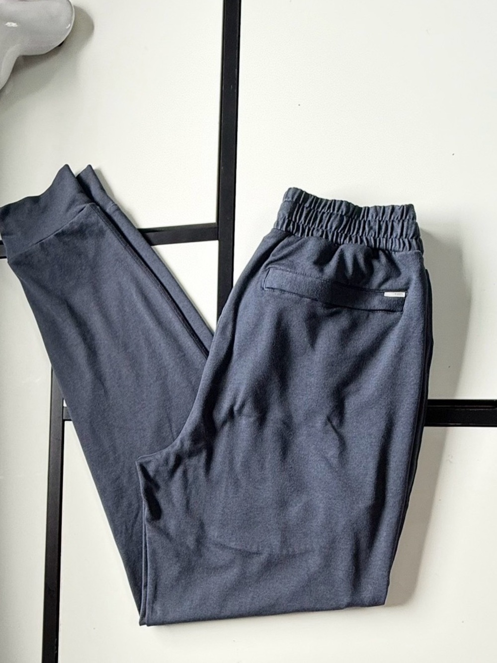 Vuori Men's Performance Joggers - Size Small - Picture 11 of 16